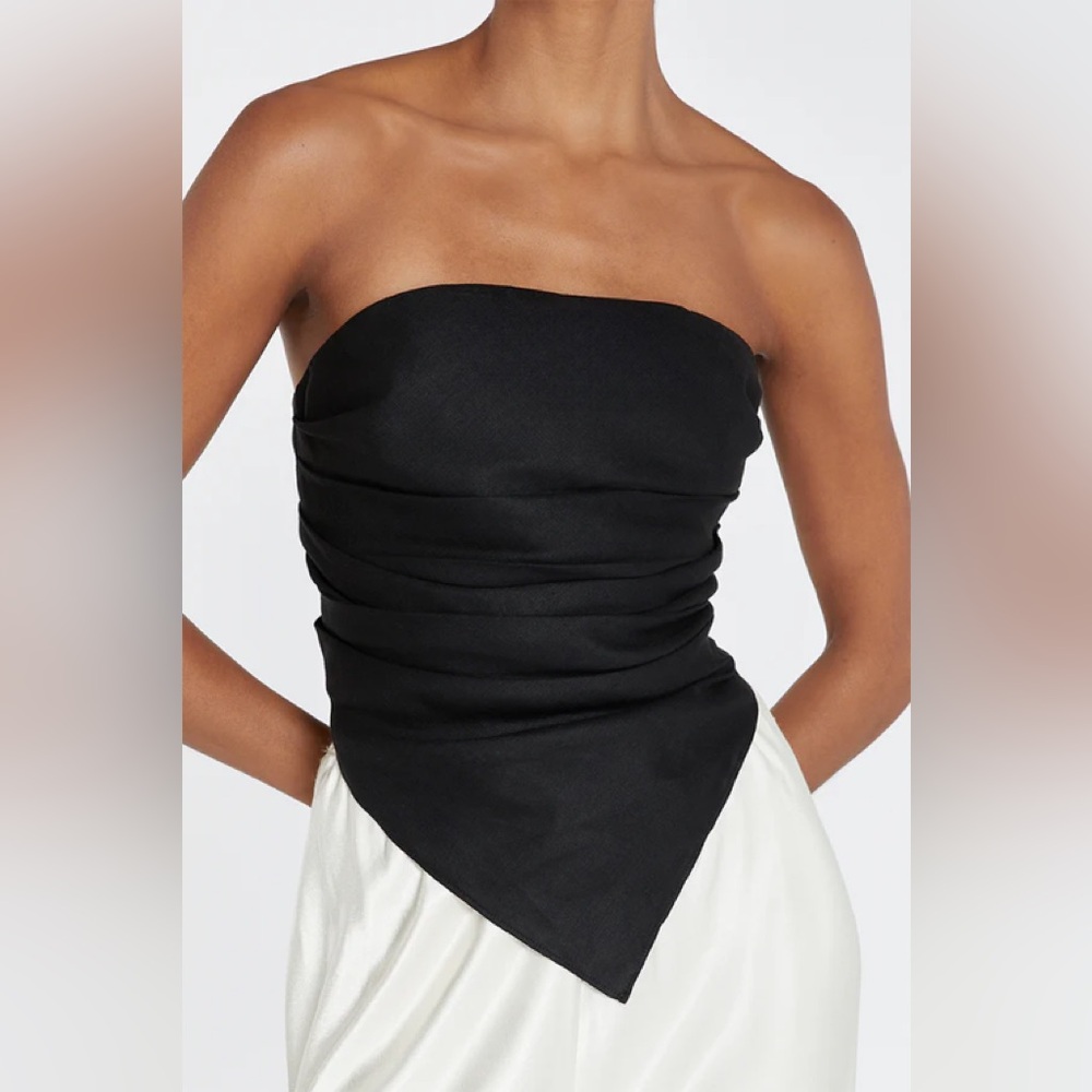 DISSH NICCI BLACK LINEN STRAPLESS TOP
Colour: Black
